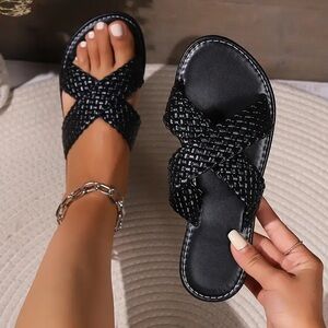 Verdusa Criss Cross Slip On Sandals